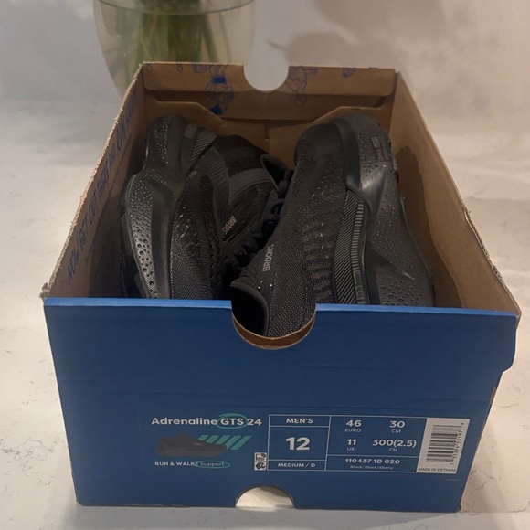 Brooks Jet Black Athletic Sneakers